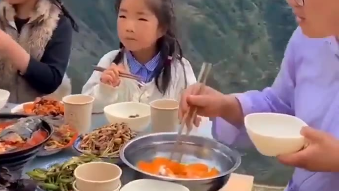 四川大凉山昭觉县悬崖村,这视频角度拍的